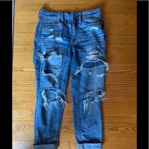 American eagle distressed mom jeans sz 2 short